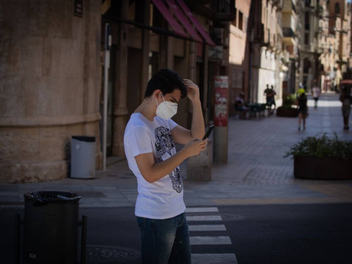 Mascarilla obligatoria en Cataluña aunque se pueda mantener la distancia