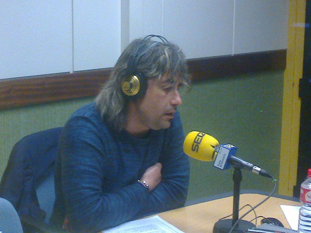 Jesús Nieto en los estudios de Radio Benavente