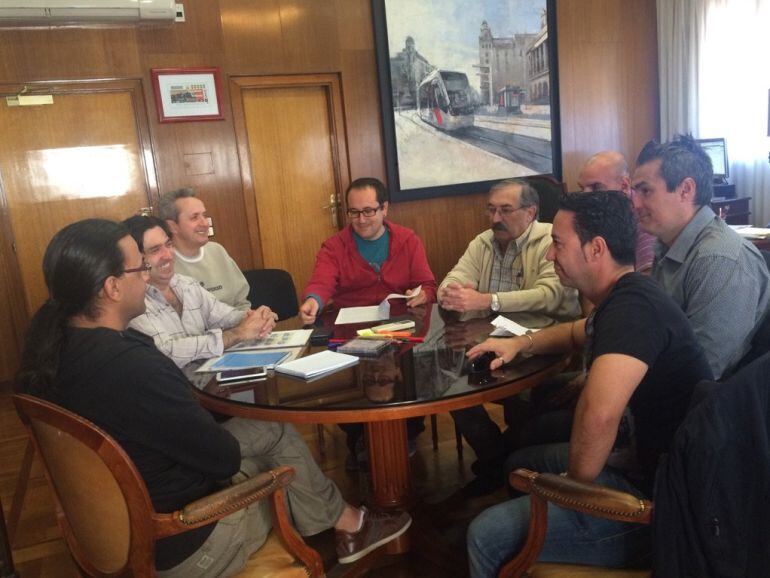 El consejero de servicios público reunido con trabajadores de FCC