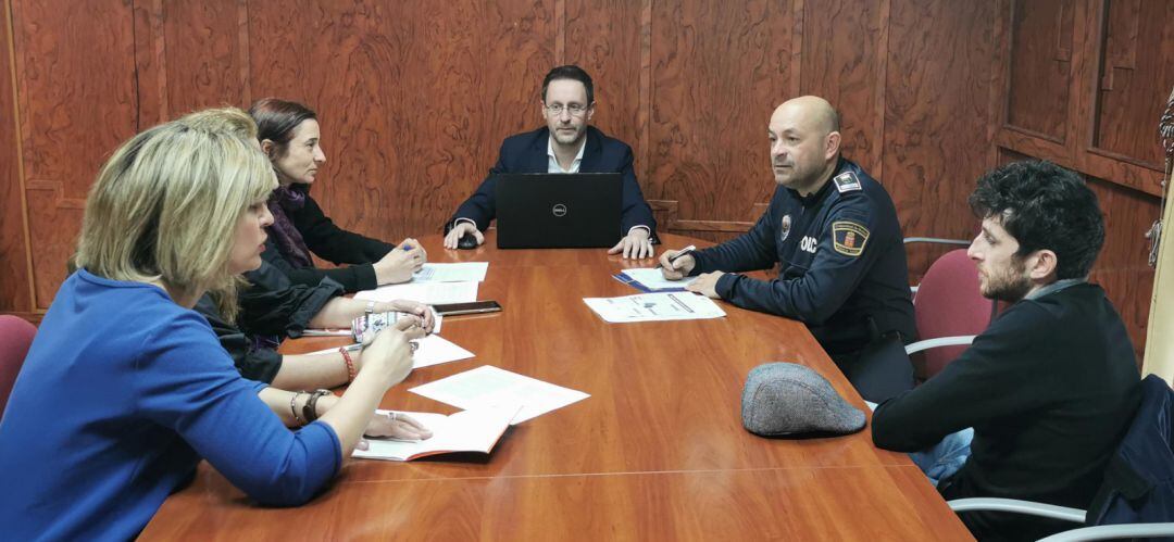 El alcalde de Algete, Juan Jesús Valle en una reunión de coordinación por COVID-19