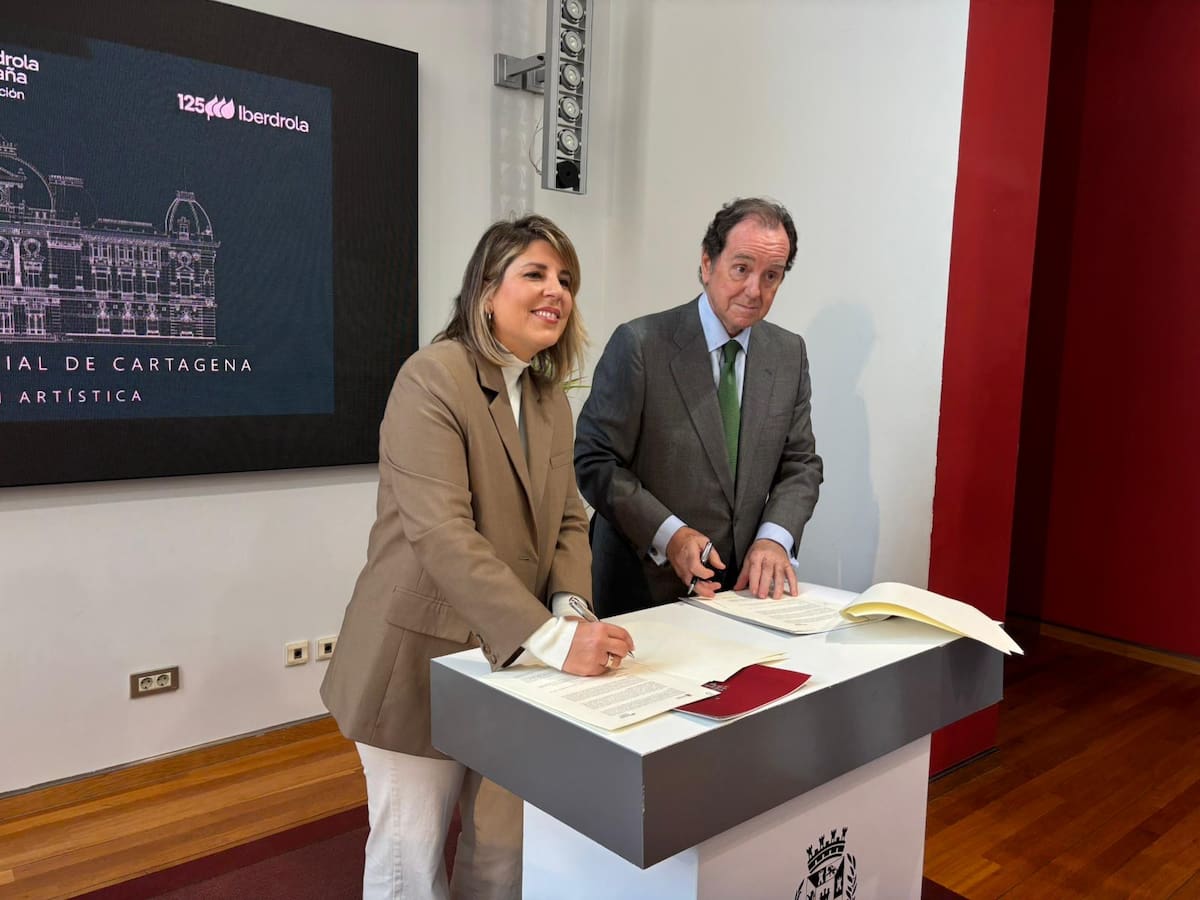 El Ayuntamiento y la Fundación Iberdrola impulsan la nueva iluminación del Palacio Consistorial