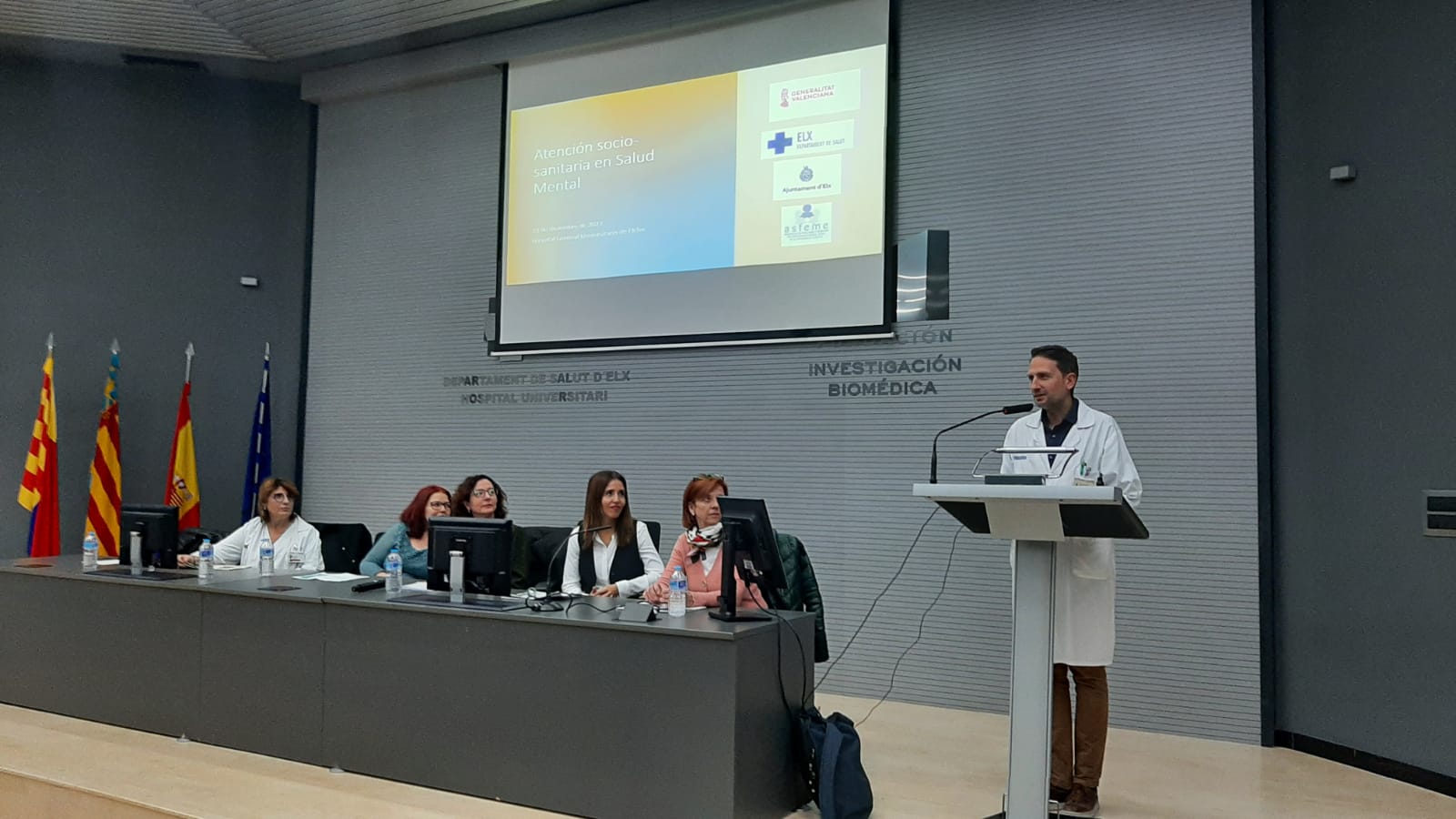 El doctor José María Rico, jefe de Sección de Salud Mental del hospital, durante su intervención