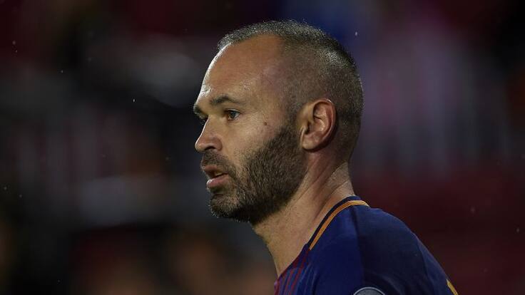 El padre de Iniesta: "Andrés se irá del Barça cuando él quiera"