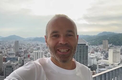 Andrés Iniesta saluda al torneo almeriense.