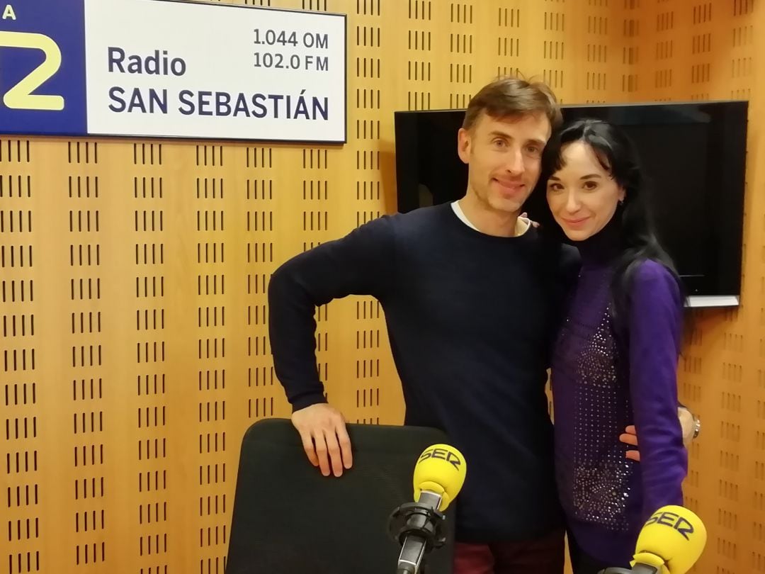 Iker Murillo y Lucía Lacarra en los estudios de Radio San Sebastián