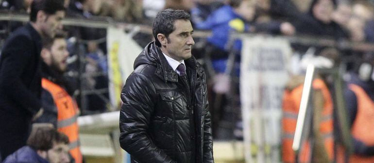 GRA276. Villarreal (Castellón), 17/01/2015.- El entrenador del Ath. de Bilbao, Ernesto Valverde, durante el encuentro correspondiente a la jornada diecinueve de primera división, que han disputado esta noche frente al Villarreal en el estadio Madrigal. EFE / Domenech Castelló.