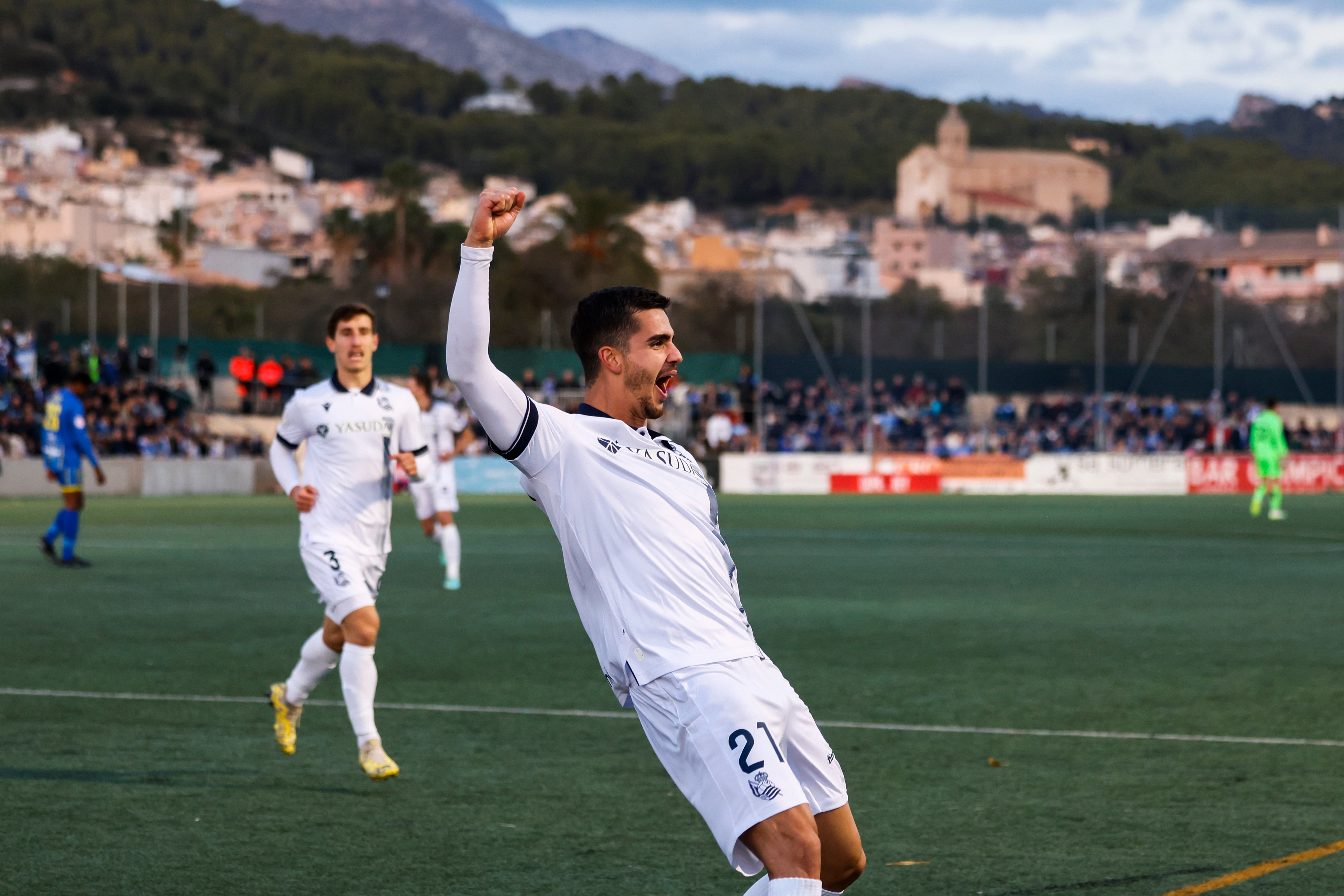 GRAF8999. ANDRATX , 06/12/2023.- El delantero portugués de la Real Sociedad André Silva celebra tras marcar el 0-1 durante el encuentro de segunda ronda de Copa del Rey entre el Andratx y la Real Sociedad, este miércoles en el estadio Sa Plana. EFE/ Cati Cladera
