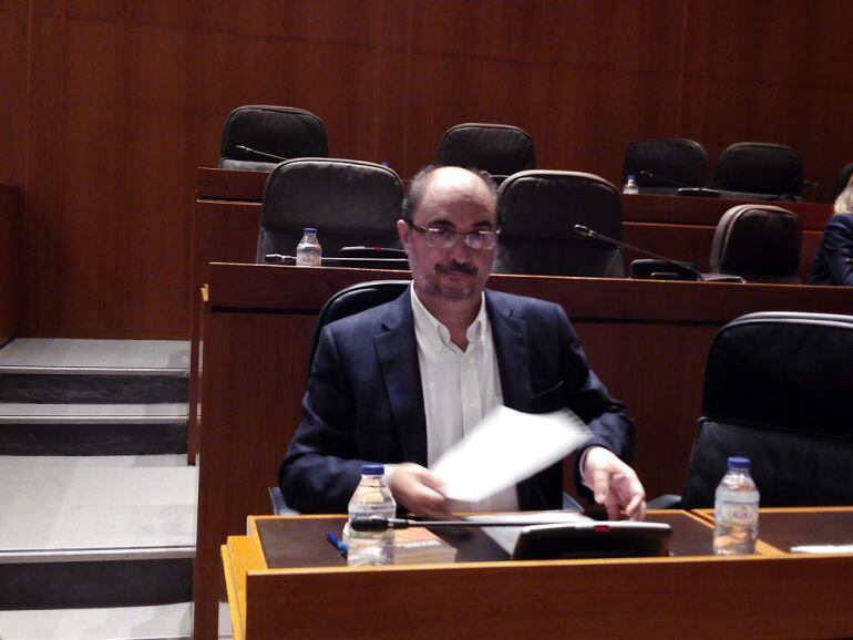 El presidente de Aragón, Javier Lambán, en una comparecencia en las Cortes de Aragón. 