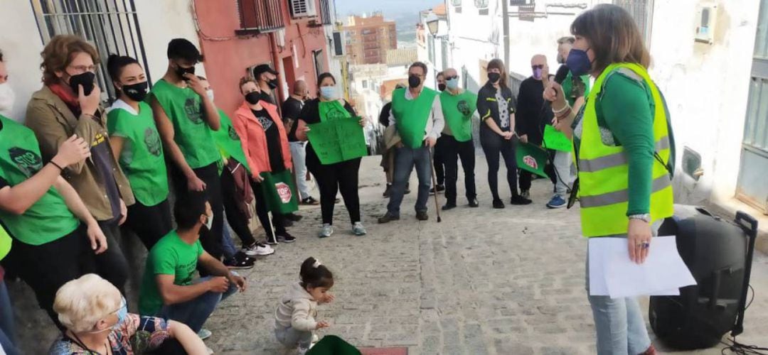 Imagen de archivo de una protesta de la PAH frente a la casa de la familia que iba a ser desahuciada.