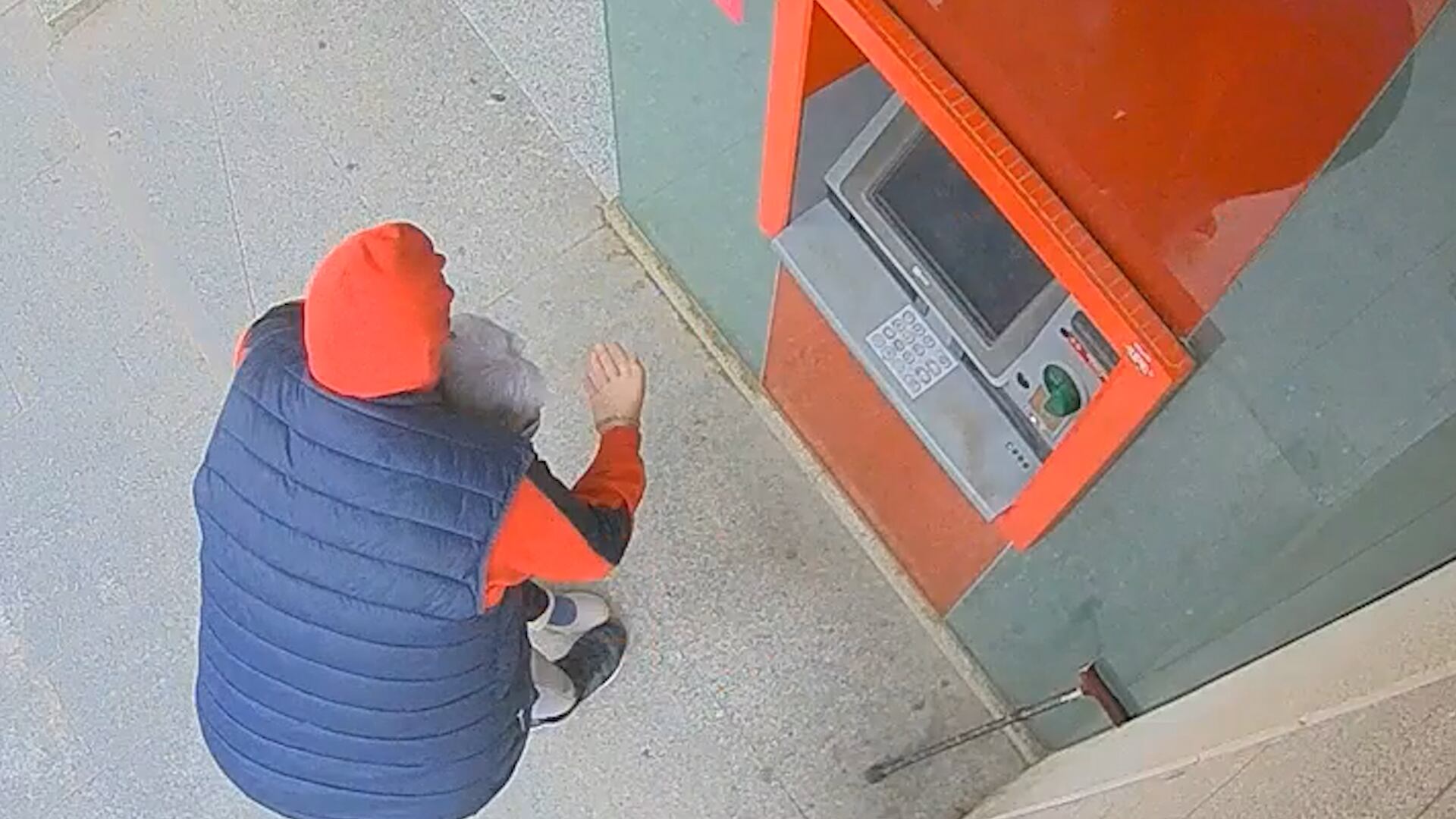 La Guardia Civil detiene a un hombre tras atracar a mujer mayor cuando había sacado dinero de un cajero en Requena