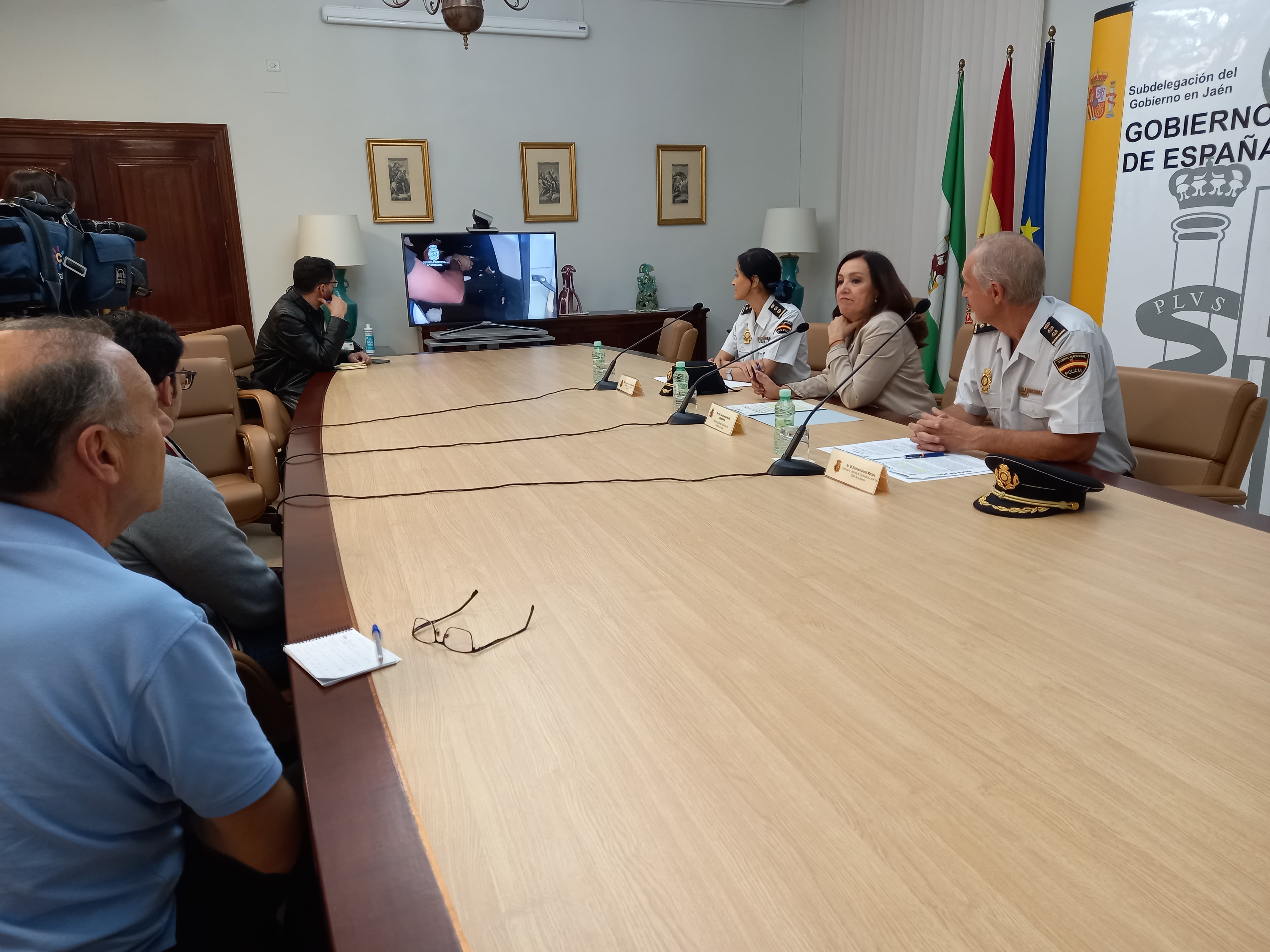 Rueda de prensa para informar sobre la Operación Sirena, con la subdelegada del Gobierno, Catalina Madueño, y el resto de mandos policiales.