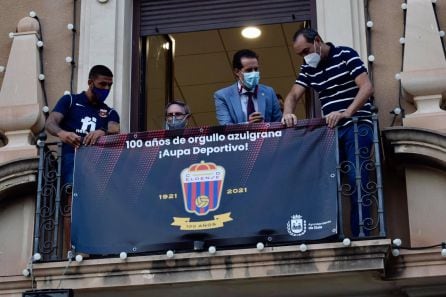 Pancarta en el Ayuntamiento de Elda