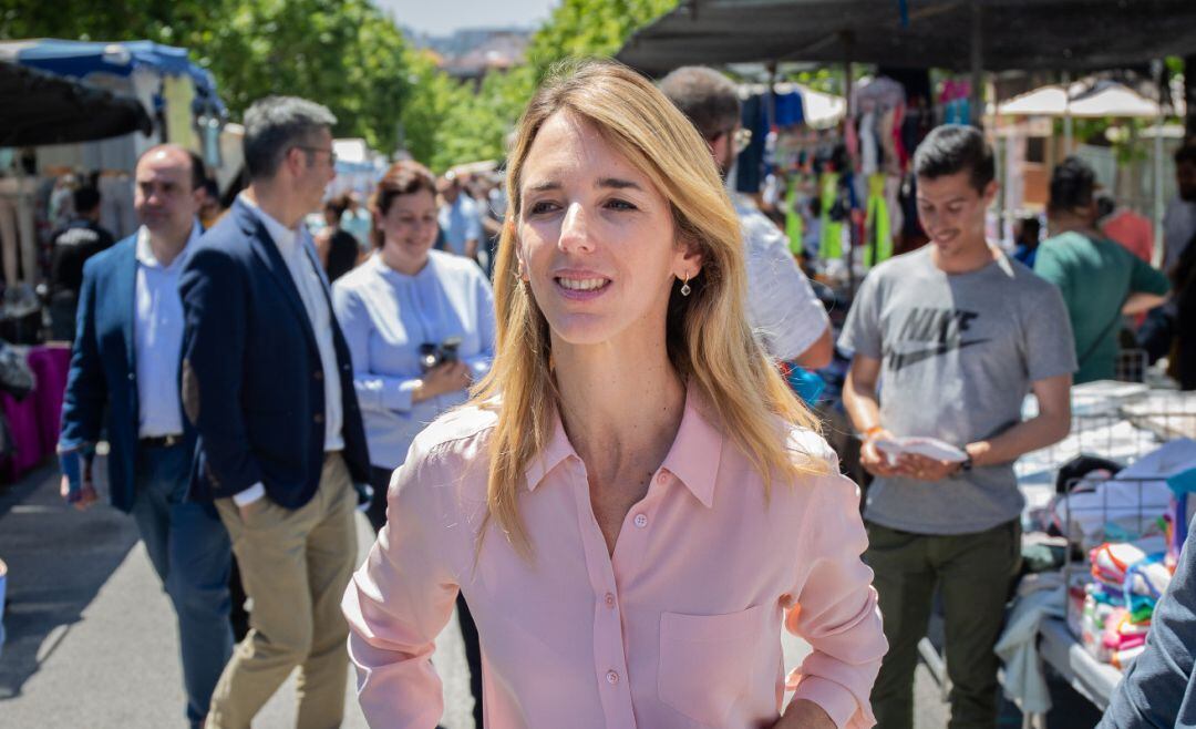 La diputada del PP, Cayetana Álvarez de Toledo, en una visita Santa Coloma de Gramenet (Barcelona) el pasado 23 de mayo.