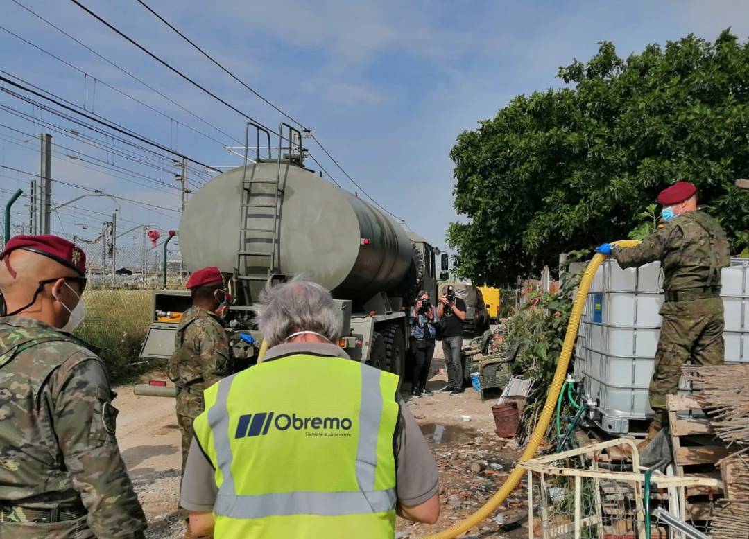 Efectivos del Batallón de Cuartel General Terrestre de Alta Disponibilidad del Ejército de Tierra han participado en las tareas de relleno de agua