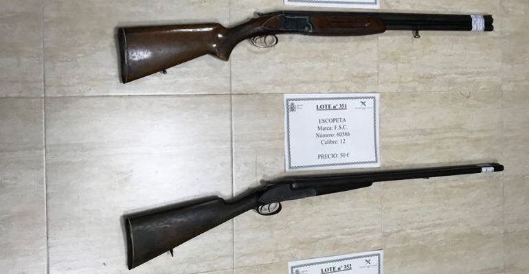 Armas pertenecientes a la Guardia Civil que se subastarán en la Comandancia de la capital la próxima semana.