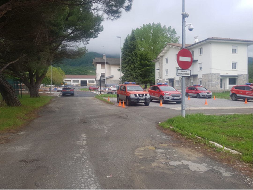 Comisaría de la Policía Foral en Alsasua frente al nuevo edificio del SEPE