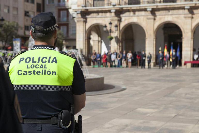 La Policia Local sanciona por miccionar en la vía pública