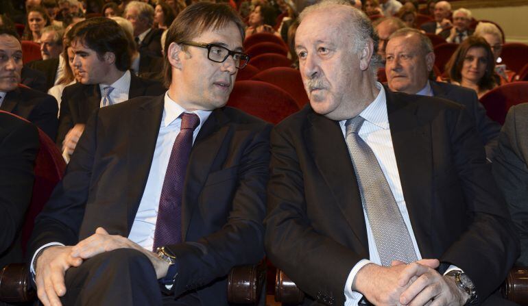 Del Bosque y Lopetegui charlan durante una gala de los premios del Deporte