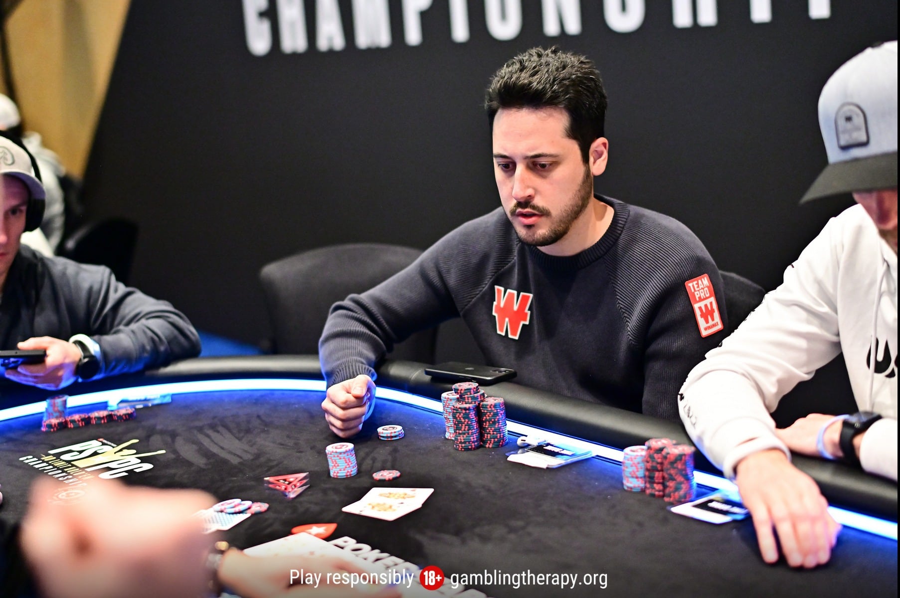 Adrián Mateos durante la mesa final del Super High Roller de Bahamas