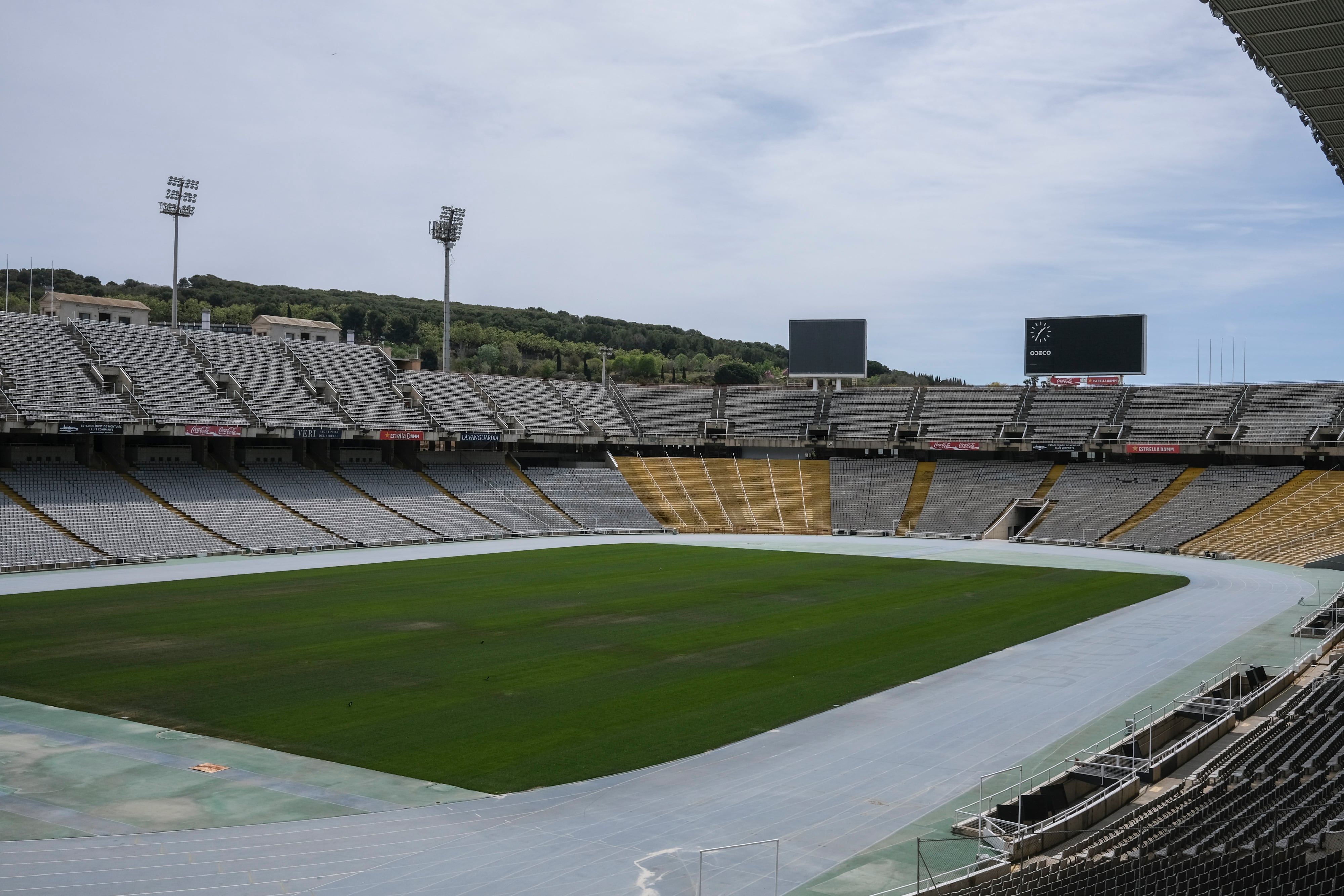 Las cifras del año en Montjuic: 55 millones en pérdidas y la mitad de aforo que en Camp Nou. (Photo by Xavier Bonilla/NurPhoto via Getty Images)