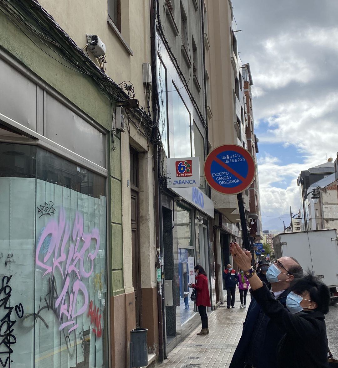 El portavoz, Marco Morala junto a la concejala Rosa Luna