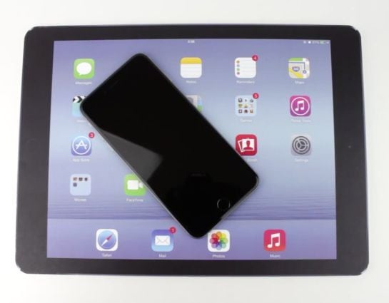 Comparación de un supuesto iPad de 12 pulgadas con un iPhone 6 Plus