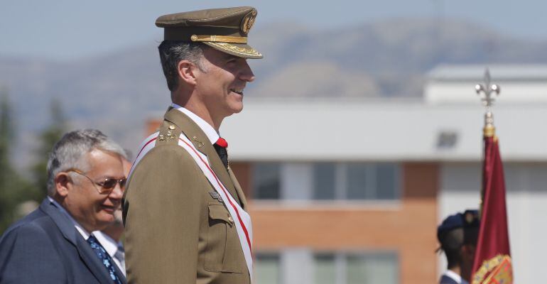 Felipe VI y el alcalde de Colmenar Viejo, Miguel Ángel Santamaría en el acto de conmemoración del 50 aniversario de las FAMET