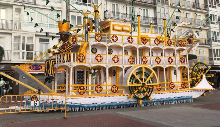 Carroza &quot;El Bristol, un barco del Missisipi&quot;.