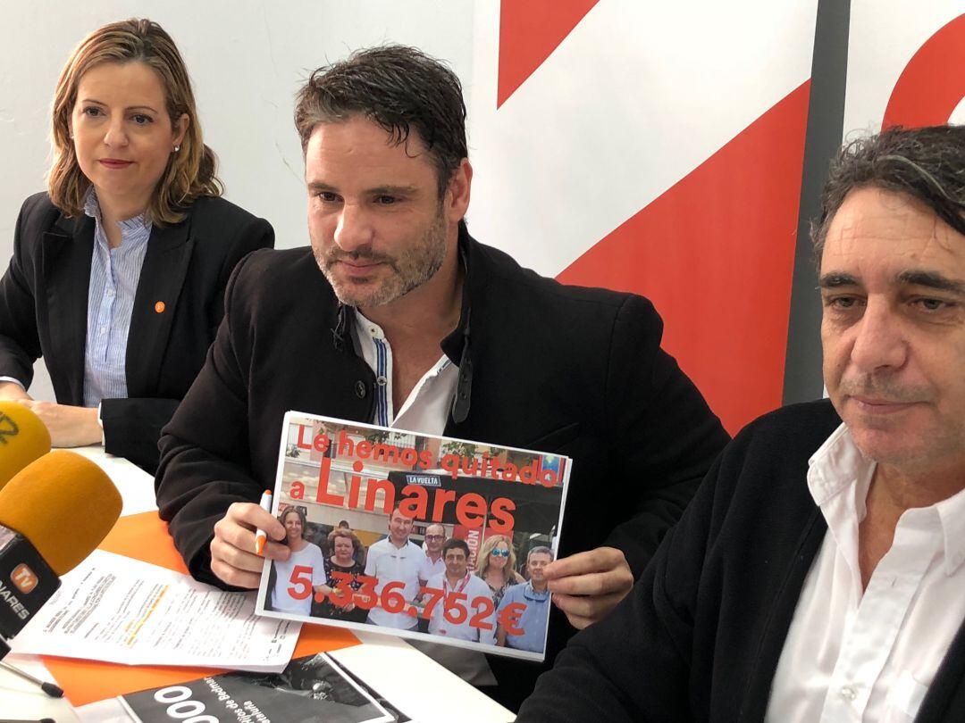 Miembros del partido en Linares critican al PSOE y la Diputación Provincial