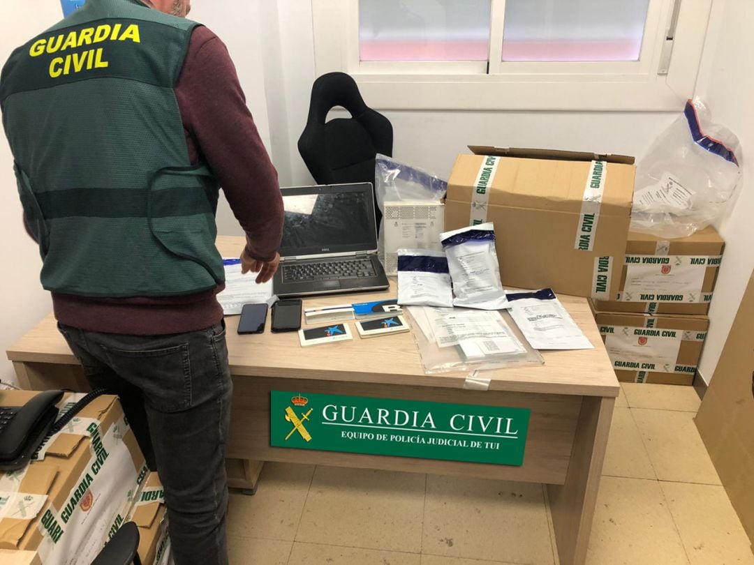 La Guardia Civil desarticula una banda que se dedicaba a clonar tarjetas de crédito