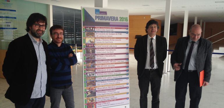 Els responsables de l'Auditori de Vila-seca presentant la programació.