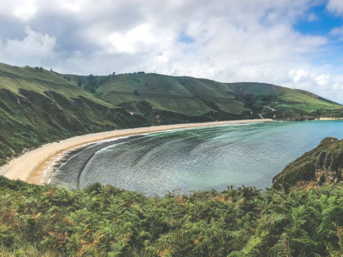'Este año necesitas playa', la campaña para el uso seguro de los arenales en Asturias