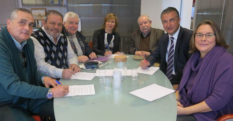 Reunión de los directores de las radios con los colectivos de autores del carnaval de Cádiz