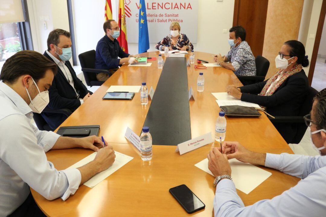 Reunión en la Conselleria de Sanitat de la consellera Ana Barceló con las entidades de atención a las personas mayores y dependientes