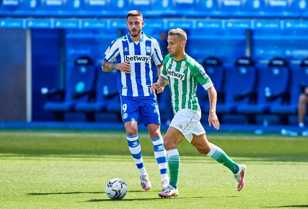 Sergio Canales of Real Betis Balompie during the spanish league, LaLiga, football match played between Deportivo Alaves and Real Betis Balompie at Mendizorrotza Stadium on September 13, 2020 in Vitoria, Spain. 
 
 