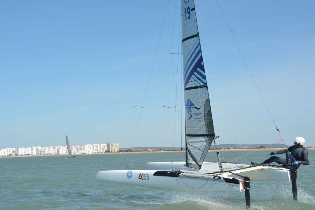 Imagen de la prueba dispuitada en aguas de la Bahía