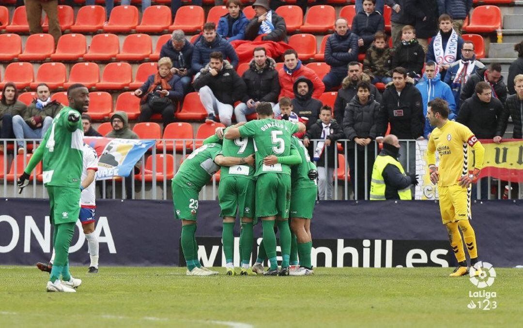 Los jugadores del Elche celebran uno de los goles en el Cerro del Espino