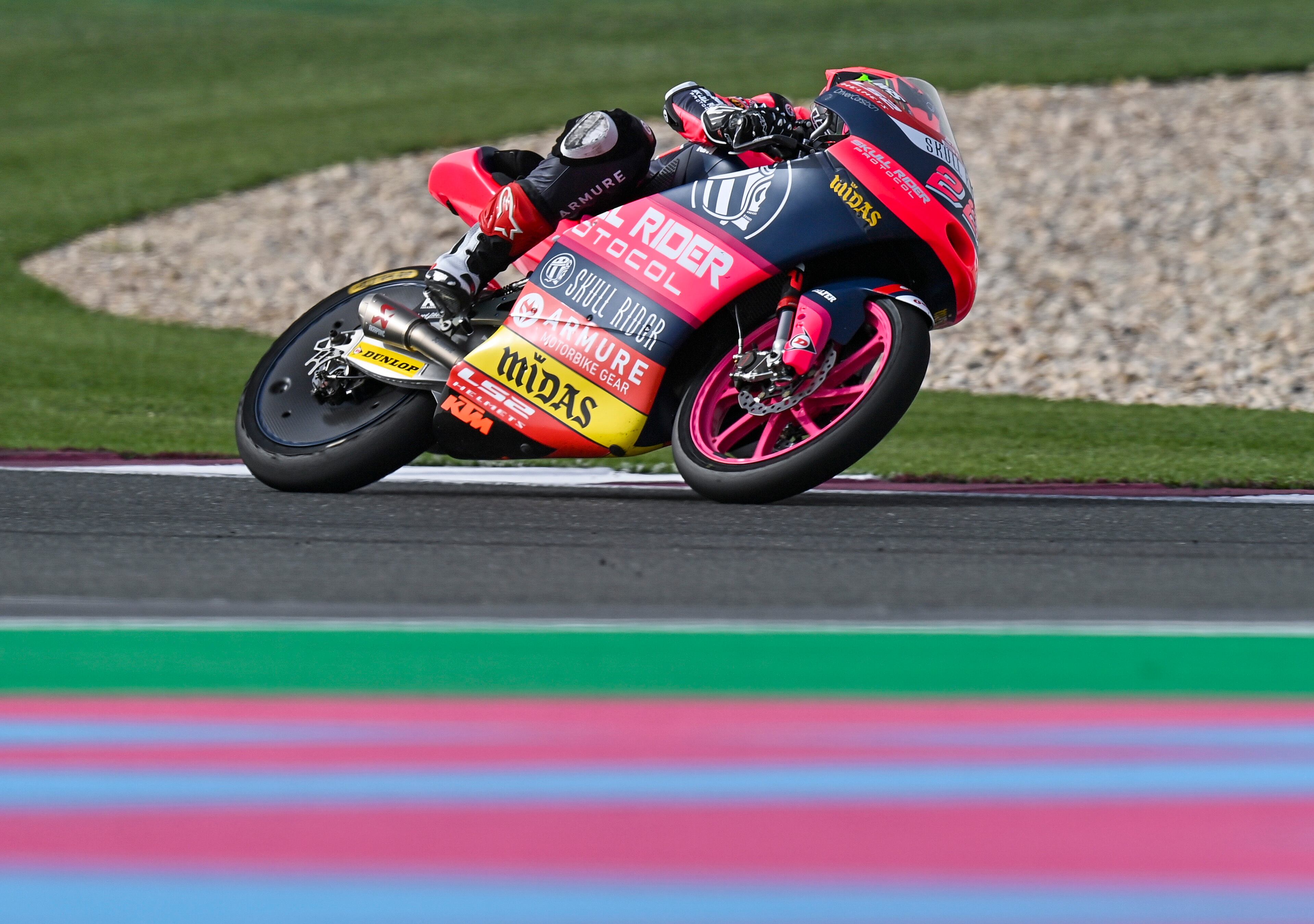 Doha (Qatar), 06/03/2022.- Moto3 rider Ana Carrasco of the Boe Skx team in action during the Moto3 final race of the Motorcycling Grand Prix of Qatar at Losail International Circuit in Doha, Qatar, 06 March 2022 (Motociclismo, Ciclismo, Catar) EFE/EPA/NOUSHAD THEKKAYIL
