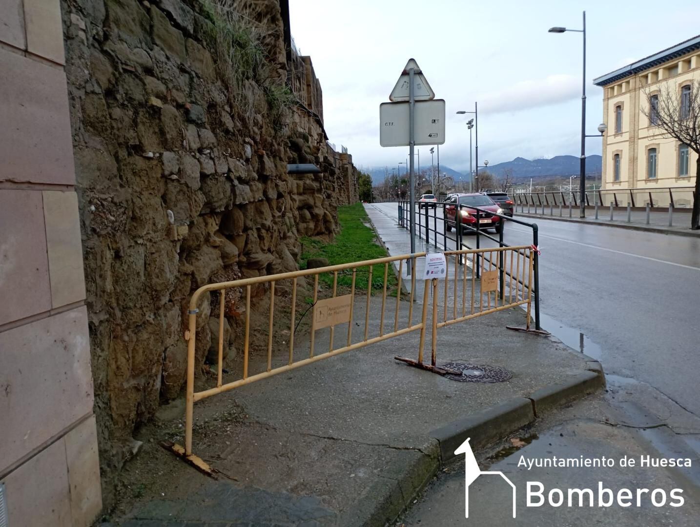 Paseo de la muralla en Huesca cortado por precaución