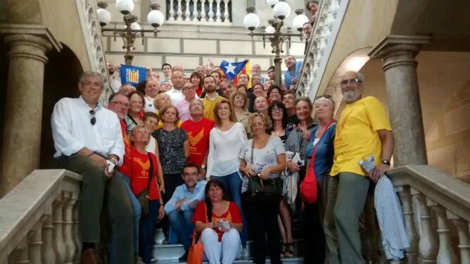 Regidors de l&#039;Ajuntament de Tarragona acompanyats de membres de l&#039;AMI, diputats, senadors