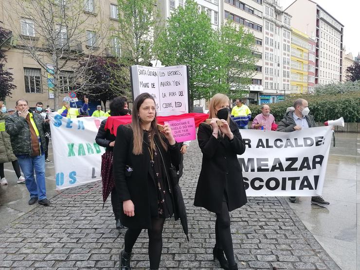Inicio de la protesta en la biblioteca de la plaza de España