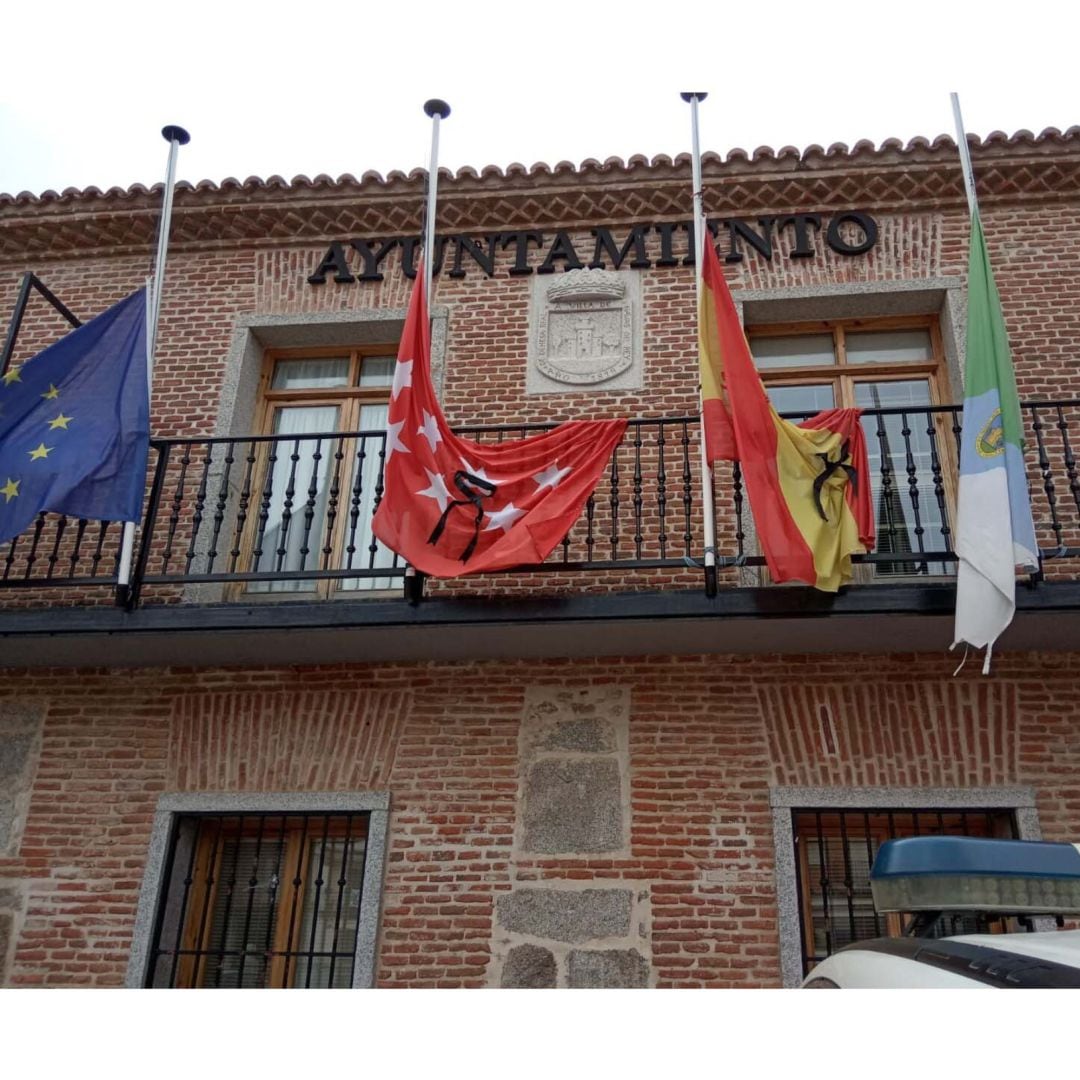 Fachada del Ayuntamiento de Navas del Rey