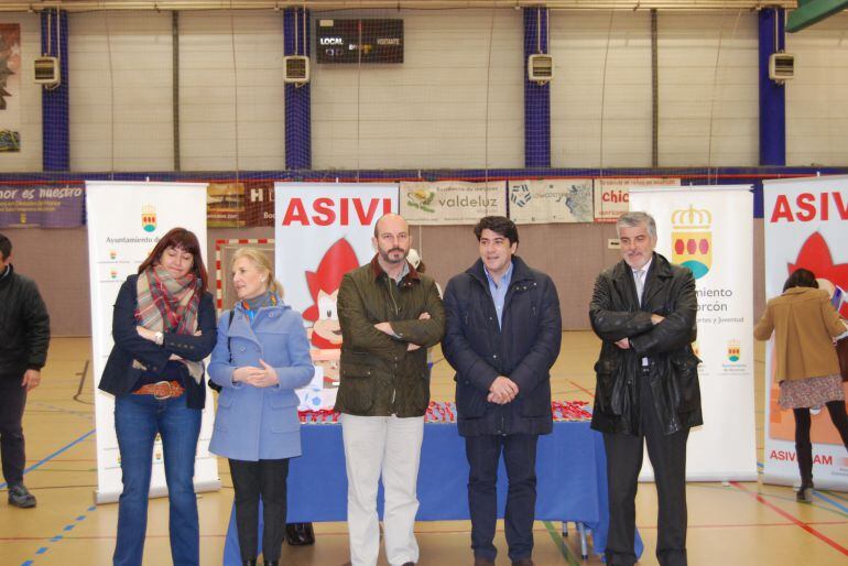 El consejero de Transporte, Vivienda e Infraestructuras, Pedro Rollán, junto con el alcalde de Alcorcón, David Pérez. 