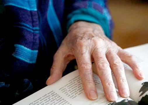 Notaris i Amics de la Gent Gran treballen per evitar abusos econòmics