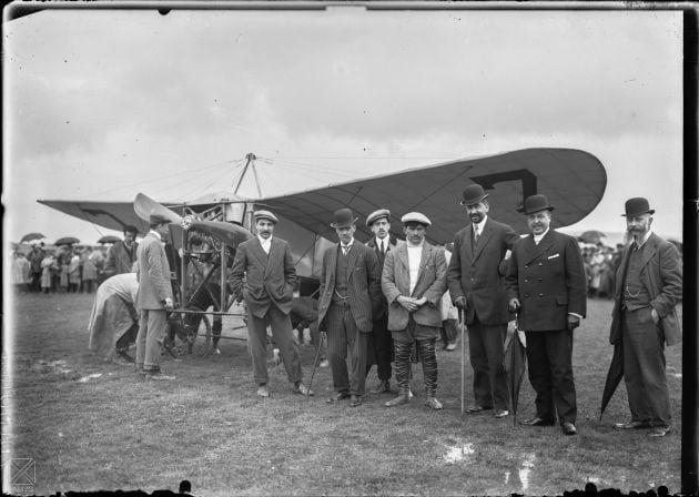 Gilbert en Vitoria junto a las autoridades locales (1911)