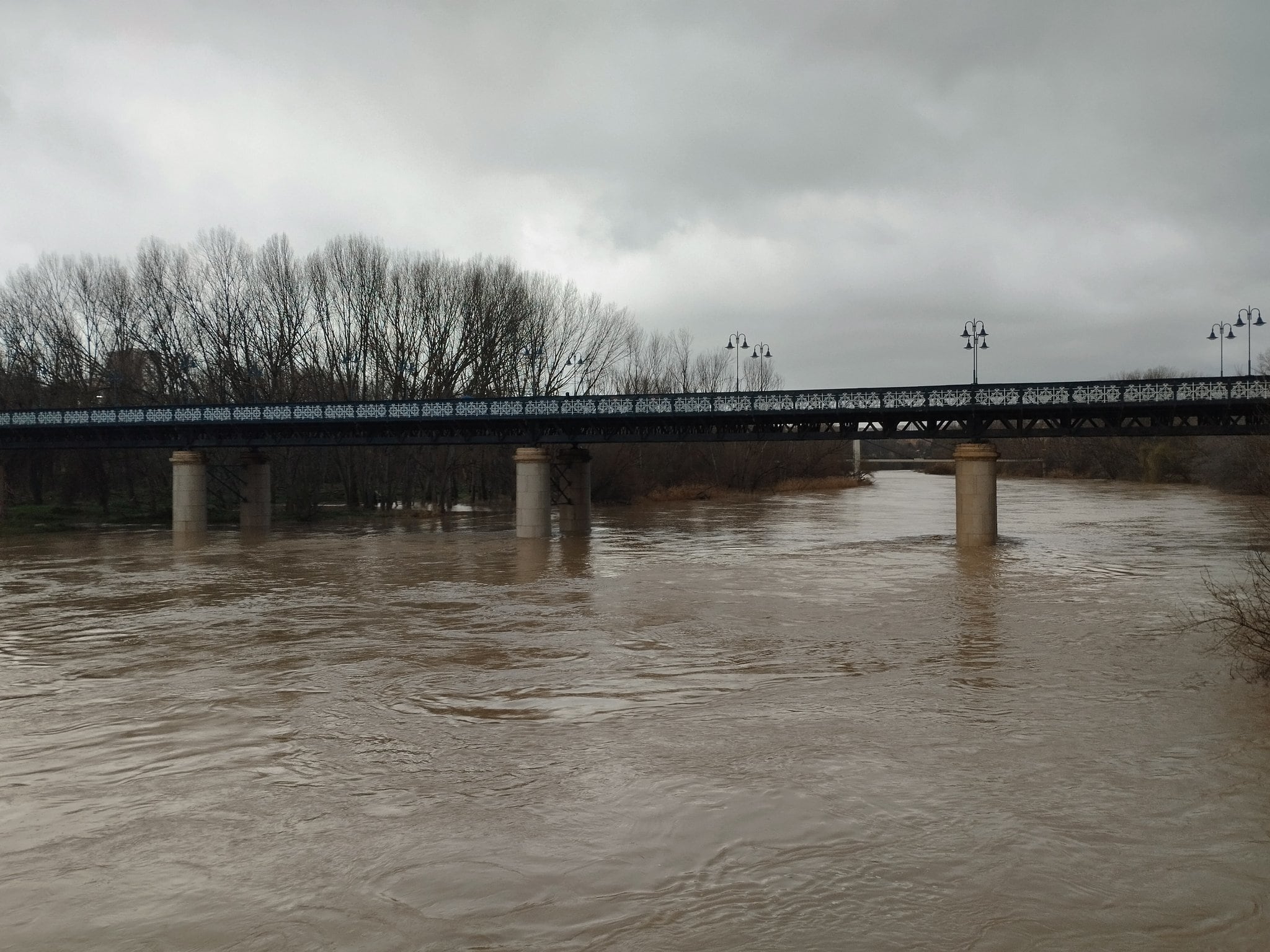 Río Ebro a su paso por Logroño.