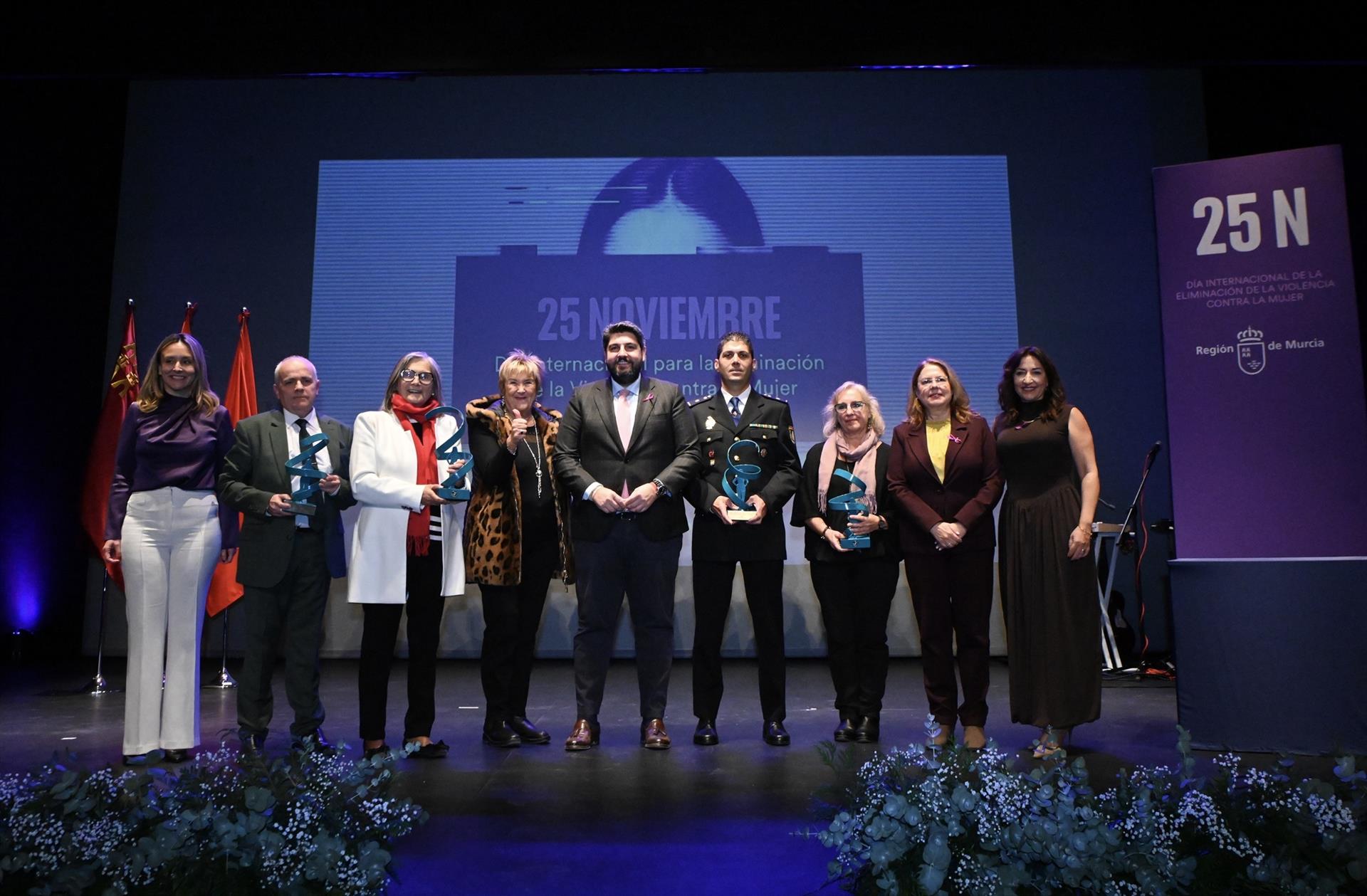 Acto de entrega de las distinciones 25N de la Comunidad, con motivo del Día Internacional para la Eliminación de la Violencia contra la Mujer