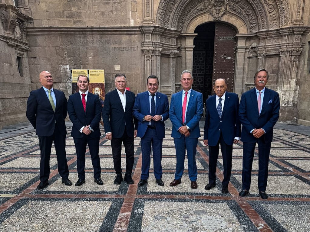 Comité de apoyo del Real Murcia. El presidente del club, Felipe Moreno, junto a José María Albarracín, José Antonio Camacho, Antonio Pedreño, Pedro Rosique López, José Luis Morga y Álvaro Coso Albarracín