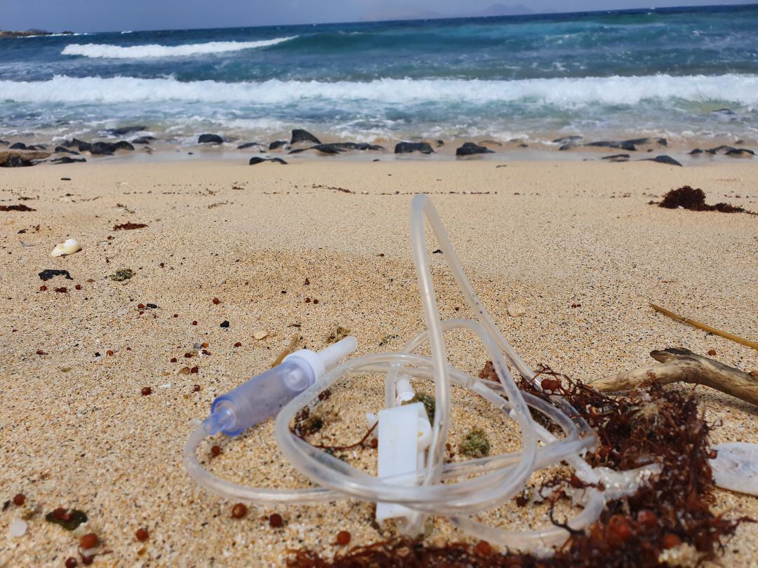 Este gotero apareció en Playa Lambra y fue recogido por WWF 