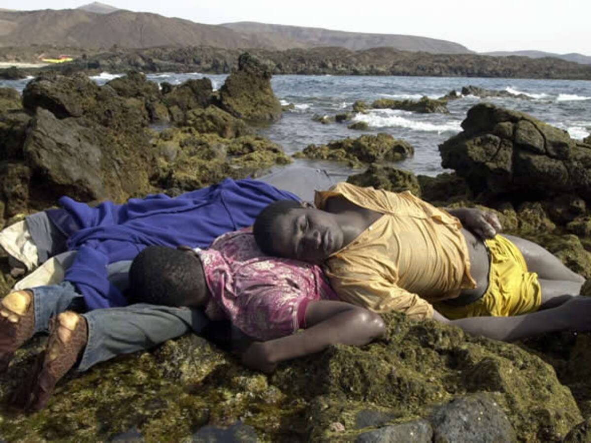 Doce pateras alcanzan las costas españolas durante el fin de semana